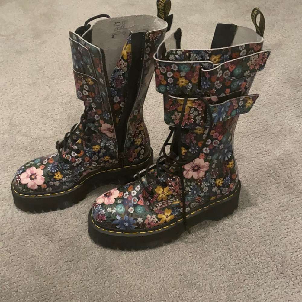 Dr. Martens floral wanderlust boot . Rare